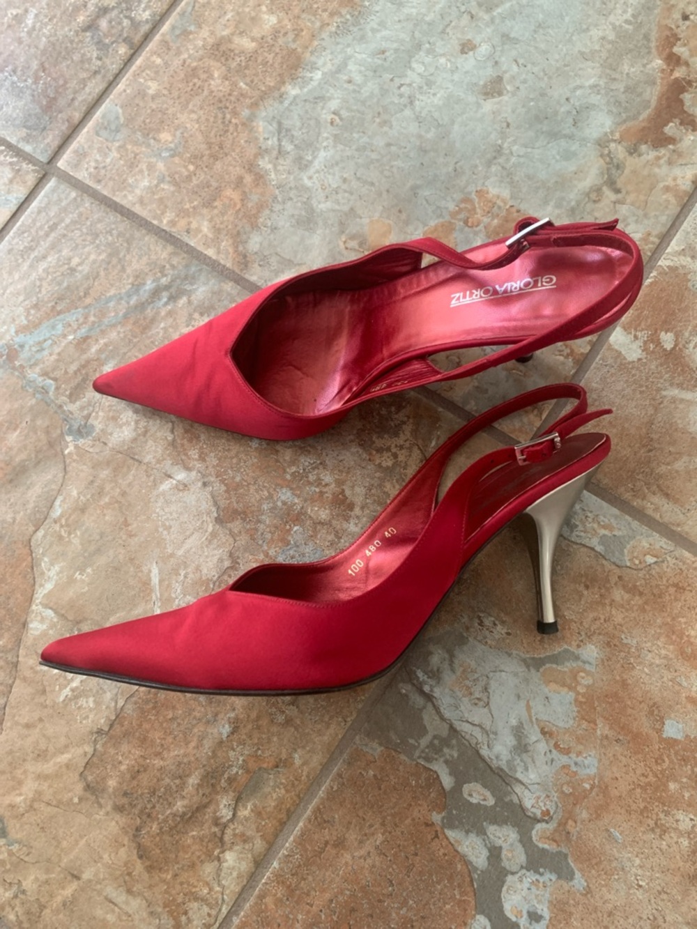 Rose Red Pointed Slingback Heels - Picture 4 of 5